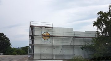 Frontansicht auf das Gebäude
